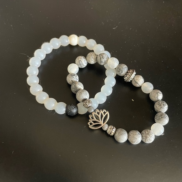 Classic Lokai bracelet & Lotus flower bracelet bundle - Picture 2 of 5